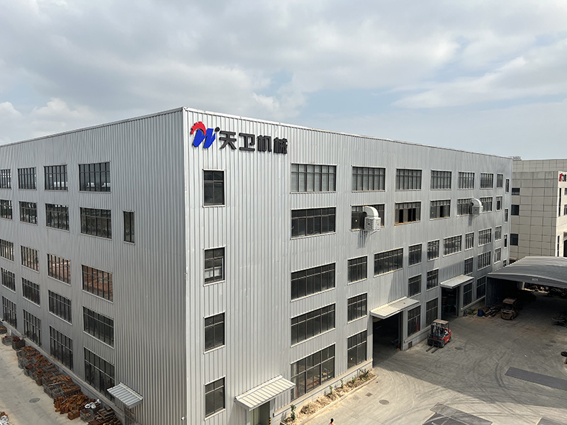 冷鐓機廠房環(huán)境